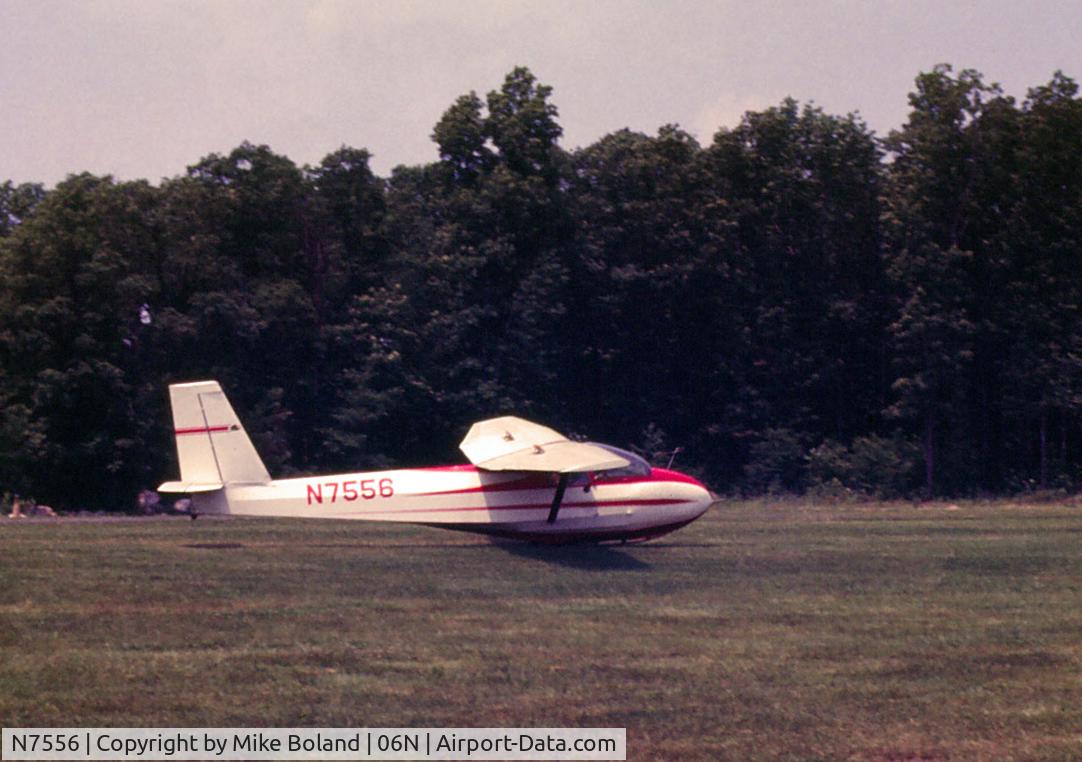 N7556, 1970 Schweizer SGS 2-33A C/N 186, SGS 2-33A N7556 at Randall Airport, Middletown, New York, 1973