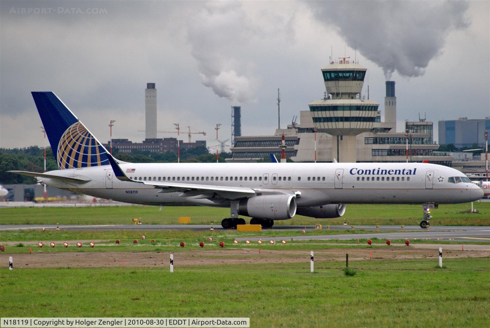 N18119, 1997 Boeing 757-224 C/N 27561, Ready for departure on rwy 26L....