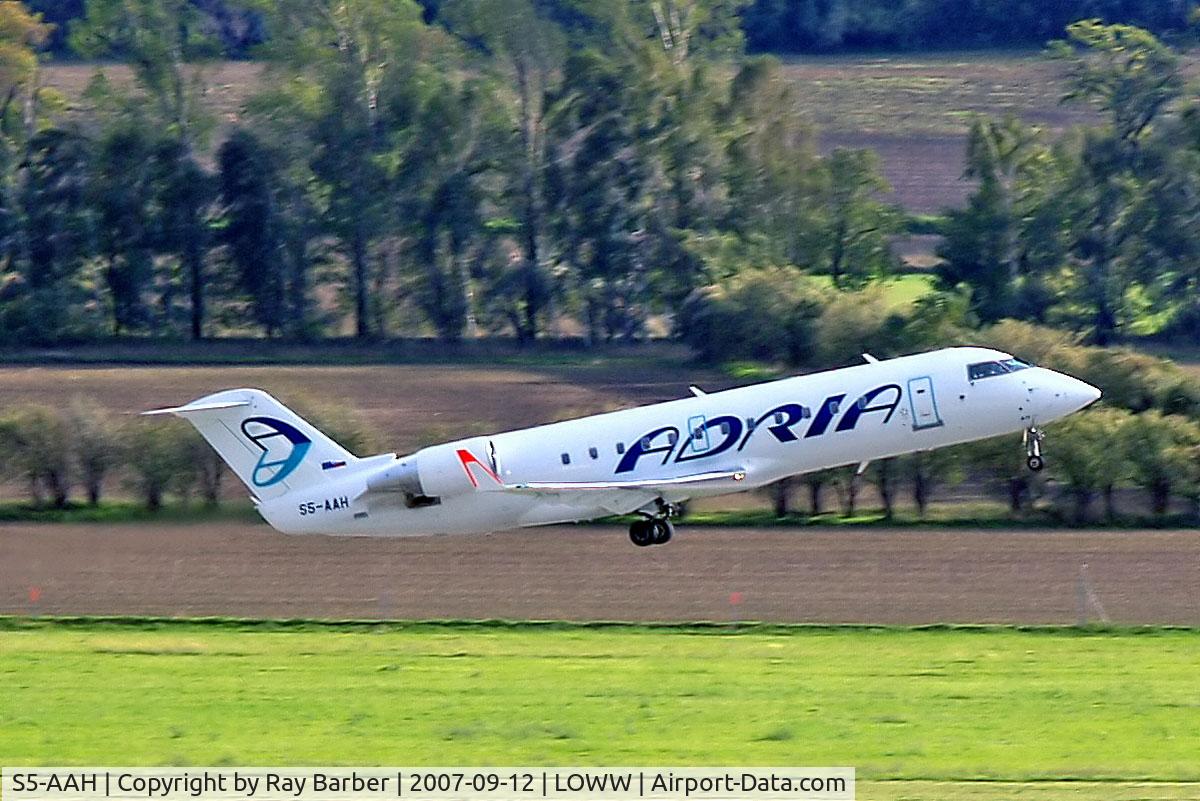 S5-AAH, 1994 Canadair CRJ-100LR (CL-600-2B19) C/N 7032, Canadair CRJ-100LR [7032] (Adria Airways) Vienna-Schwechat~OE 12/09/2007