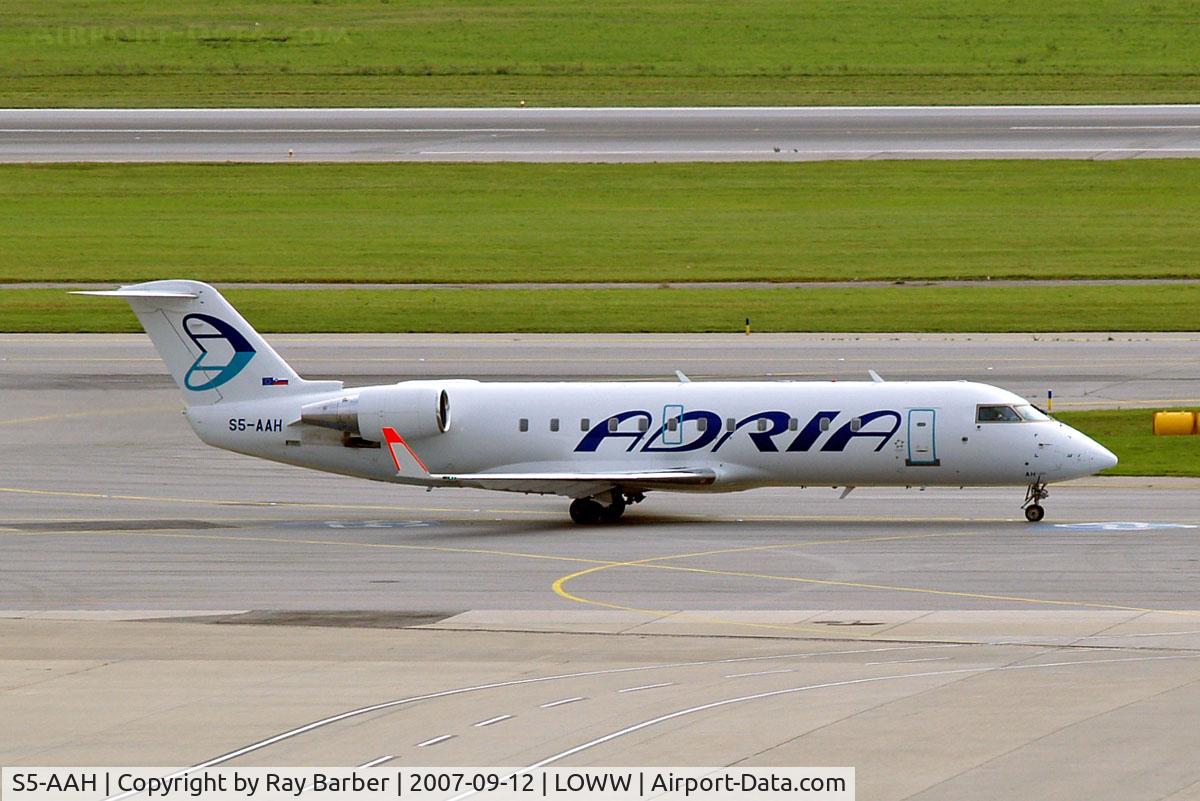 S5-AAH, 1994 Canadair CRJ-100LR (CL-600-2B19) C/N 7032, Canadair CRJ-100LR [7032] (Adria Airways) Vienna-Schwechat~OE 12/09/2007