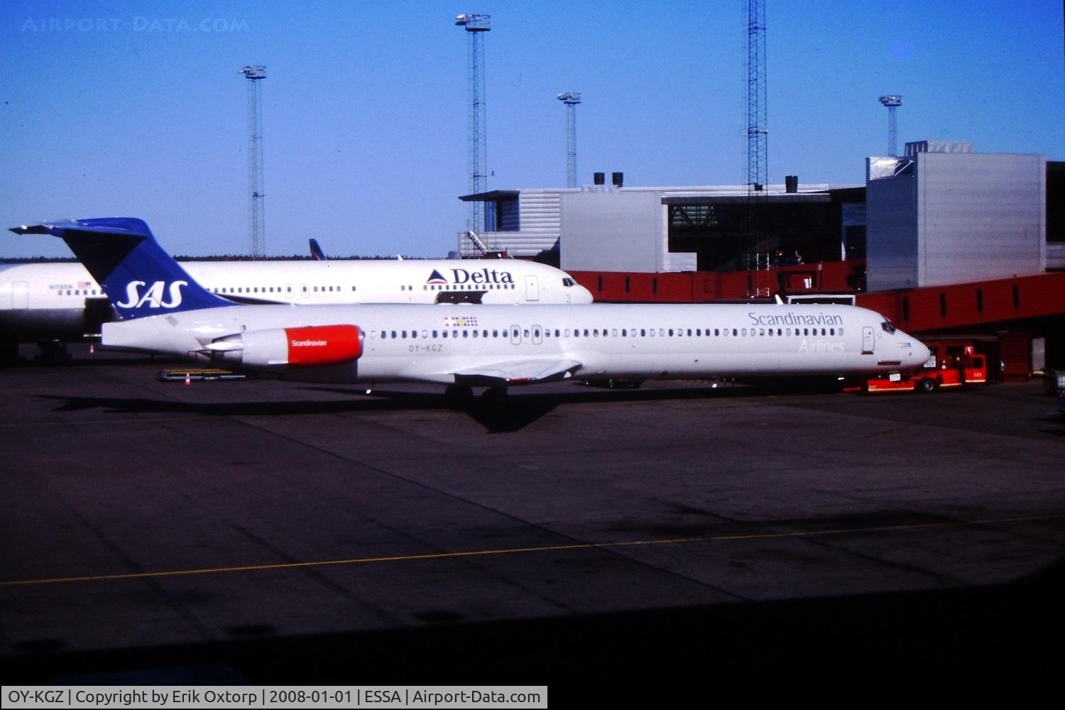 OY-KGZ, 1985 McDonnell Douglas MD-81 (DC-9-81) C/N 49381, OY-KGZ in ARN MAY01