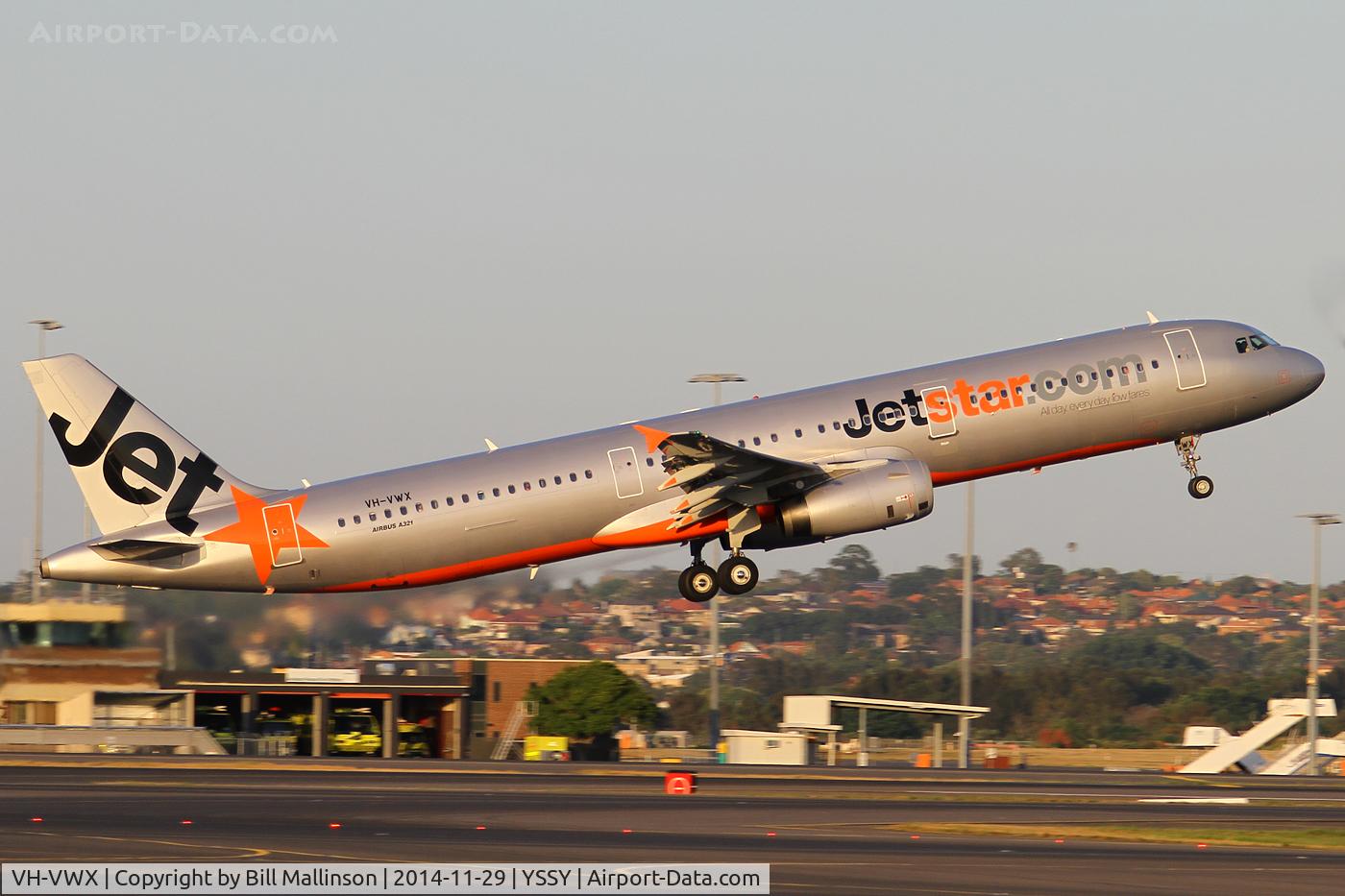 VH-VWX, 2009 Airbus A321-231 C/N 3899, away off 34L