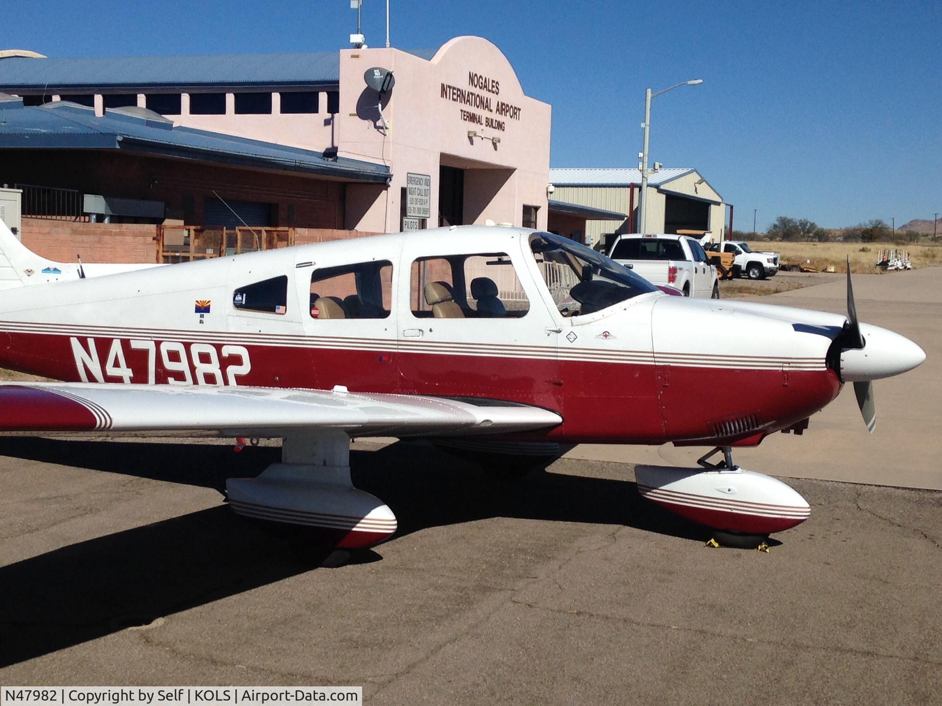 N47982, 1977 Piper PA-28-181 C/N 28-7890165, At Tucson Executive Terminal