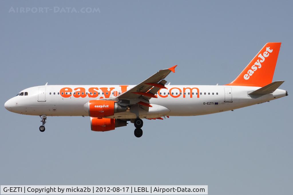 G-EZTI, 2009 Airbus A320-214 C/N 3975, Landing