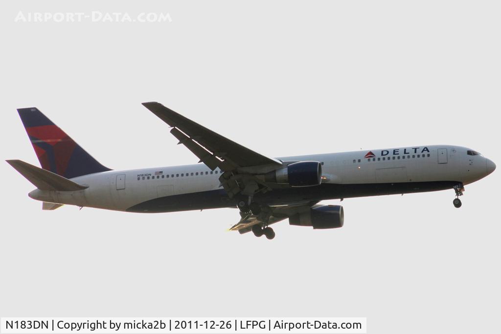N183DN, 1993 Boeing 767-332 C/N 27110, Landing