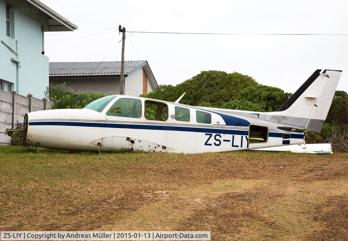 ZS-LIY, Beech 58 Baron Baron C/N TK-119, Found in a backyard in Struisbaai.