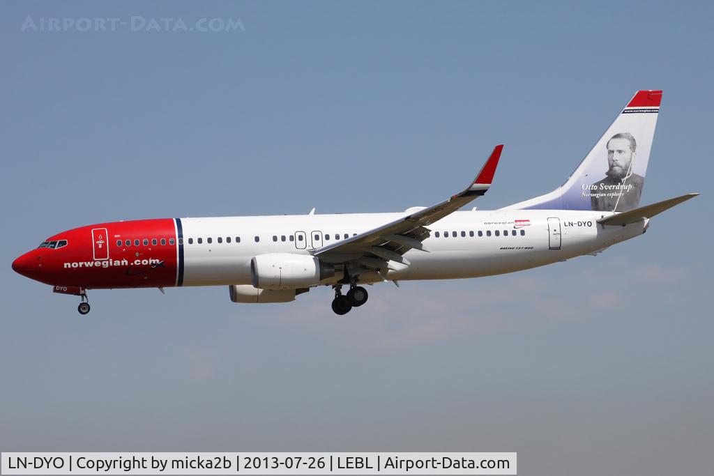 LN-DYO, 2011 Boeing 737-8JP C/N 40868, Landing