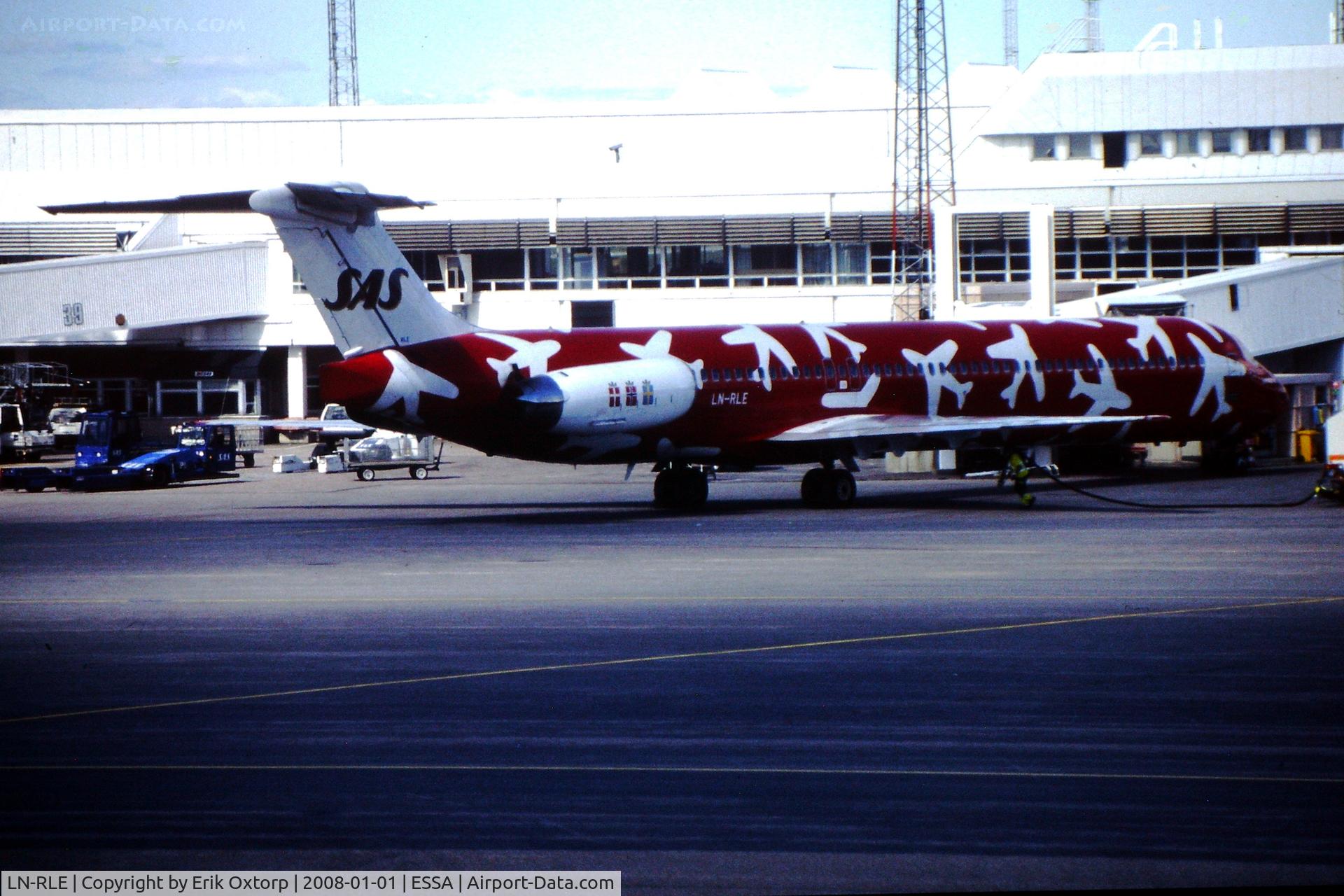 LN-RLE, 1985 McDonnell Douglas MD-82 (DC-9-82) C/N 49382, LN-RLE in ARN JUL00