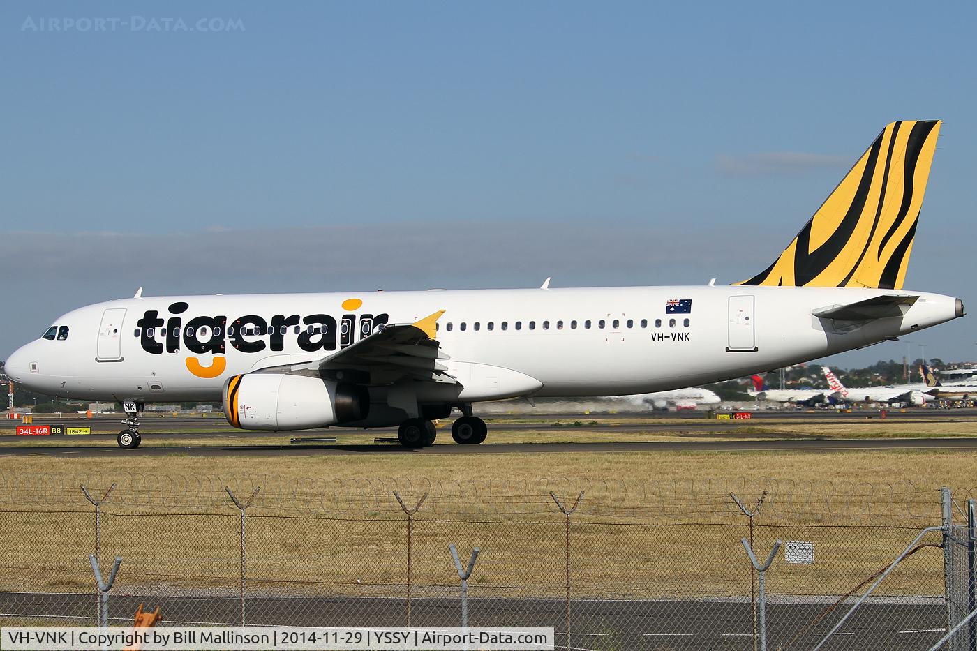 VH-VNK, 2009 Airbus A320-232 C/N 3986, TAXIING TO 34r