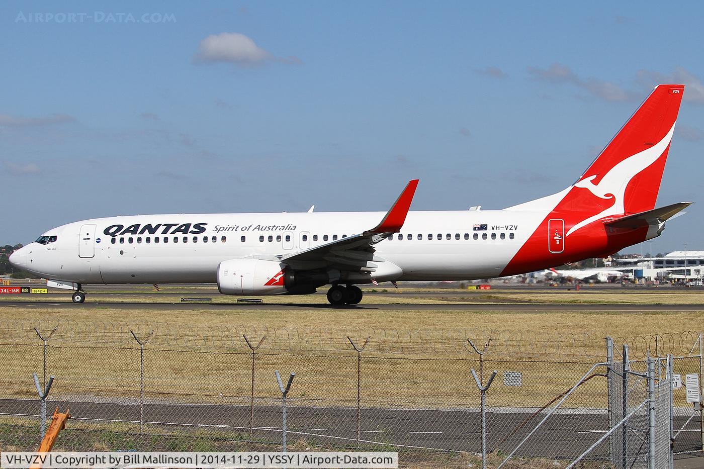 VH-VZV, 2011 Boeing 737-838 C/N 34189, taxiing to 34R