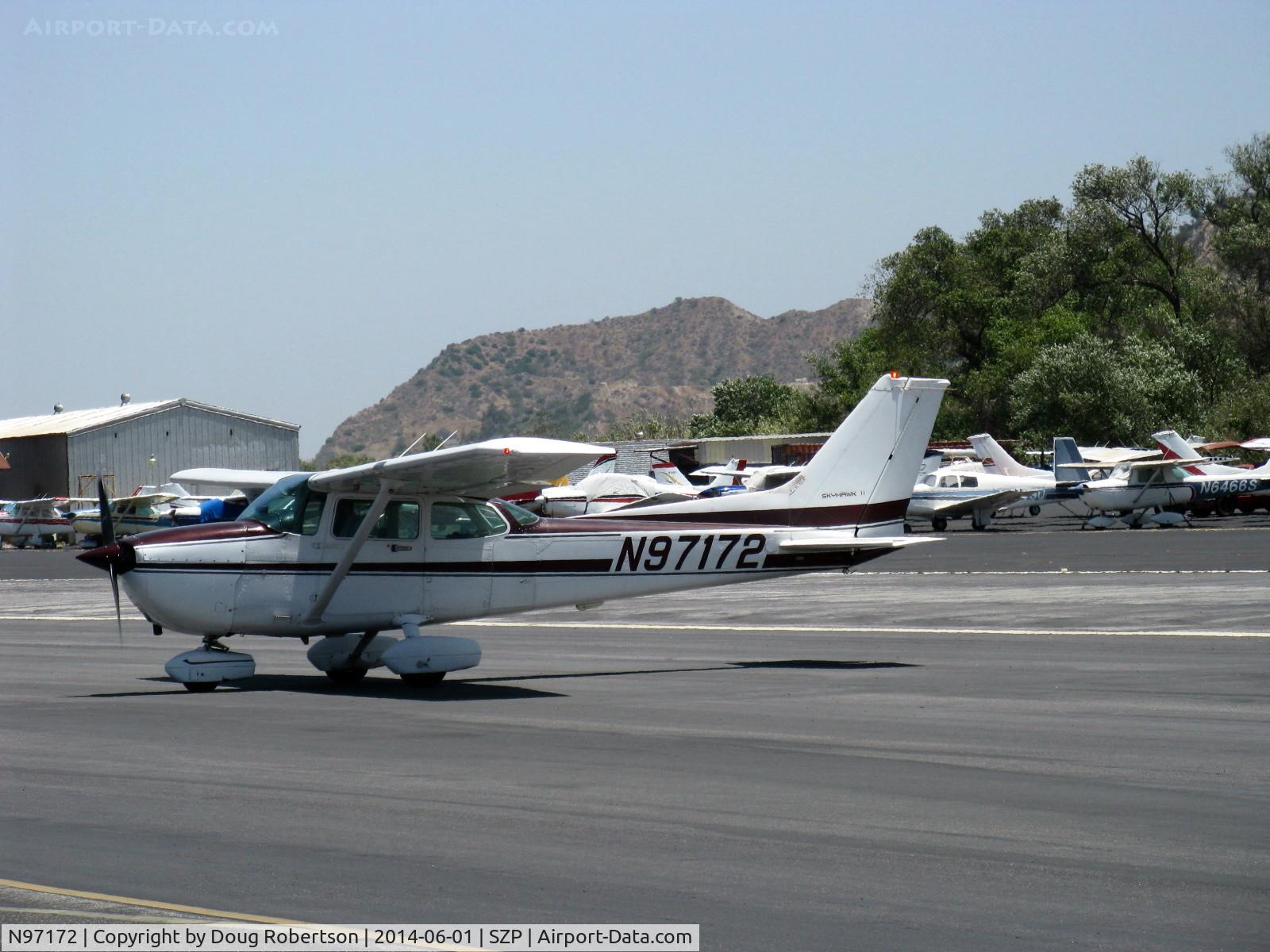 N97172, 1984 Cessna 172P C/N 17276162, 1984 Cessna 172P SKYHAWK II, Lycoming O-320-D2j 160 Hp, taxi off the active