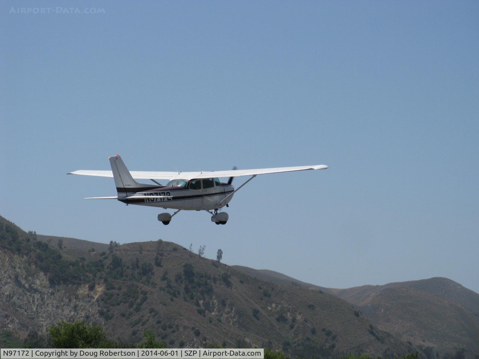 N97172, 1984 Cessna 172P C/N 17276162, 1984 Cessna 172P SKYHAWK II, Lycoming O-320-D2J 160 Hp, takeoff climb Rwy 22