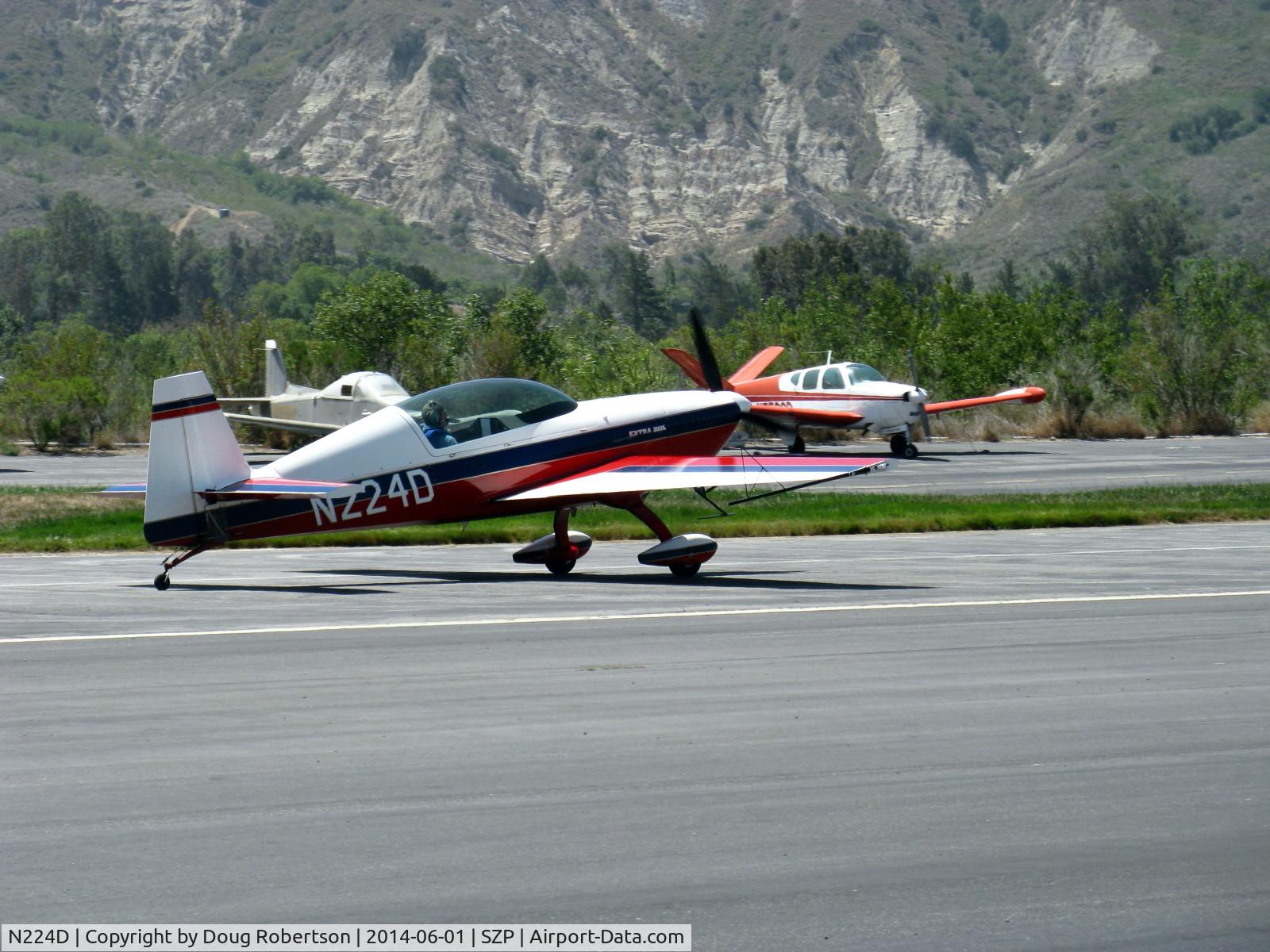N224D, 1996 Extra EA-300/L C/N 028, 1996 Extra Fleugzeugbau Gmbh EA-300/L, Lycoming AEIO-540-L1B5 300 Hp, low wing version, landing roll Rwy 22