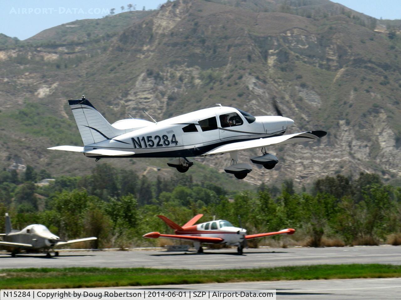 N15284, 1972 Piper PA-28-180 Cherokee C/N 28-7305049, 1972 Piper PA-28-180 CHEROKEE, Lycoming O&VO-360 180 Hp, takeoff climb Rwy 22
