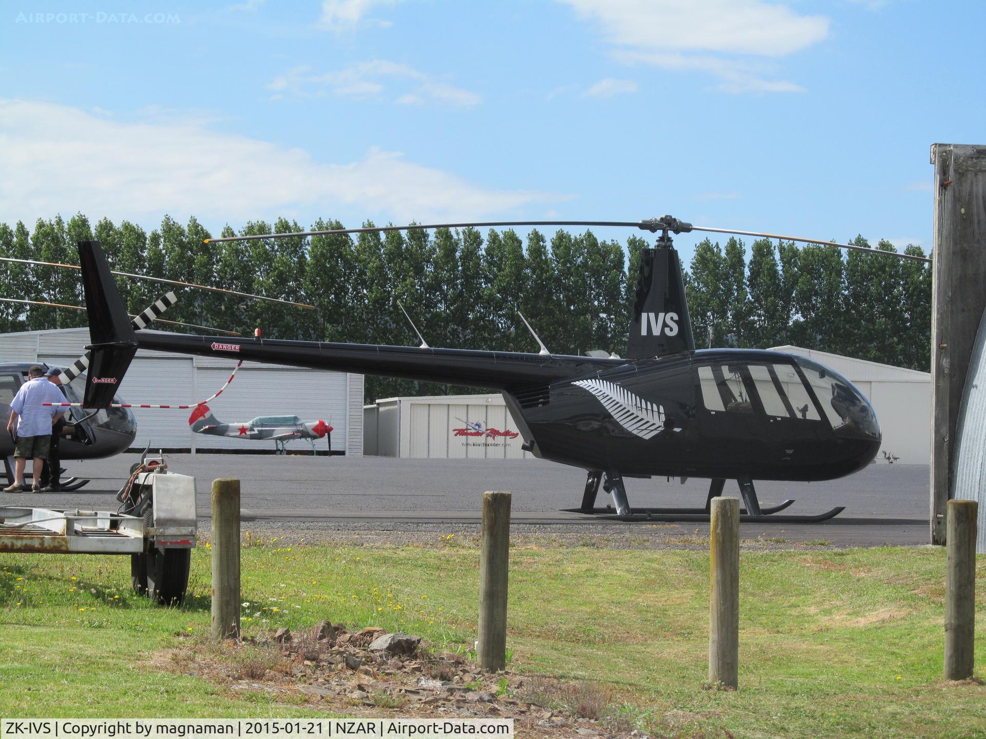 ZK-IVS, Robinson R44 C/N 1866, outside heliflite
