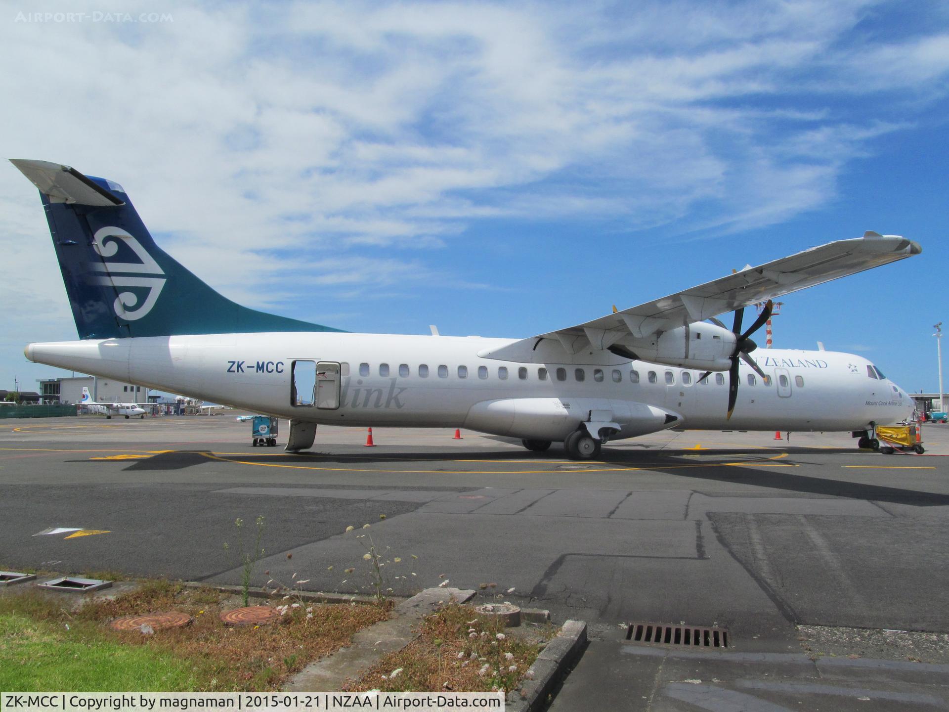 ZK-MCC, 2004 ATR 72-212A C/N 714, on domestic apron