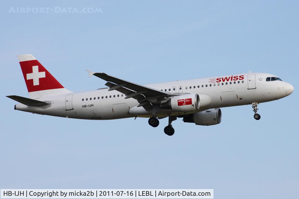HB-IJH, 1996 Airbus A320-214 C/N 574, Landing