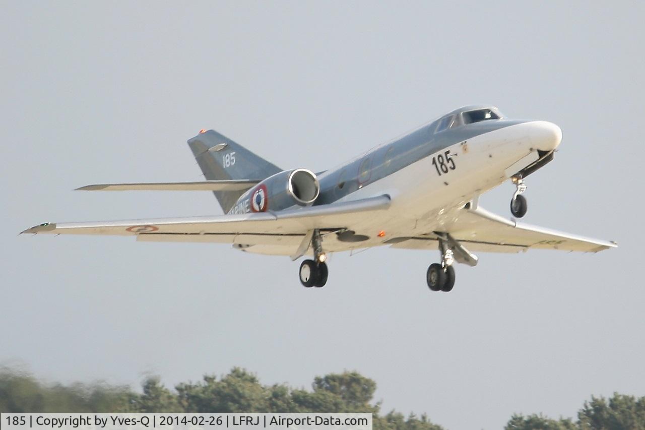 185, Dassault Falcon 10MER C/N 185, Dassault Falcon 10 MER, Take off Rwy 26, Landivisiau Naval Air Base (LFRJ)
