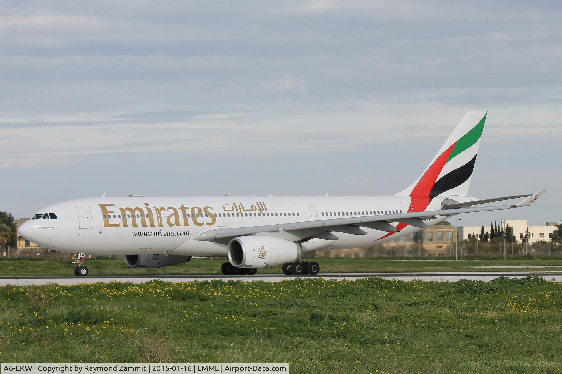 A6-EKW, 1999 Airbus A330-243 C/N 316, A330 A6-EKW Emirates Airlines