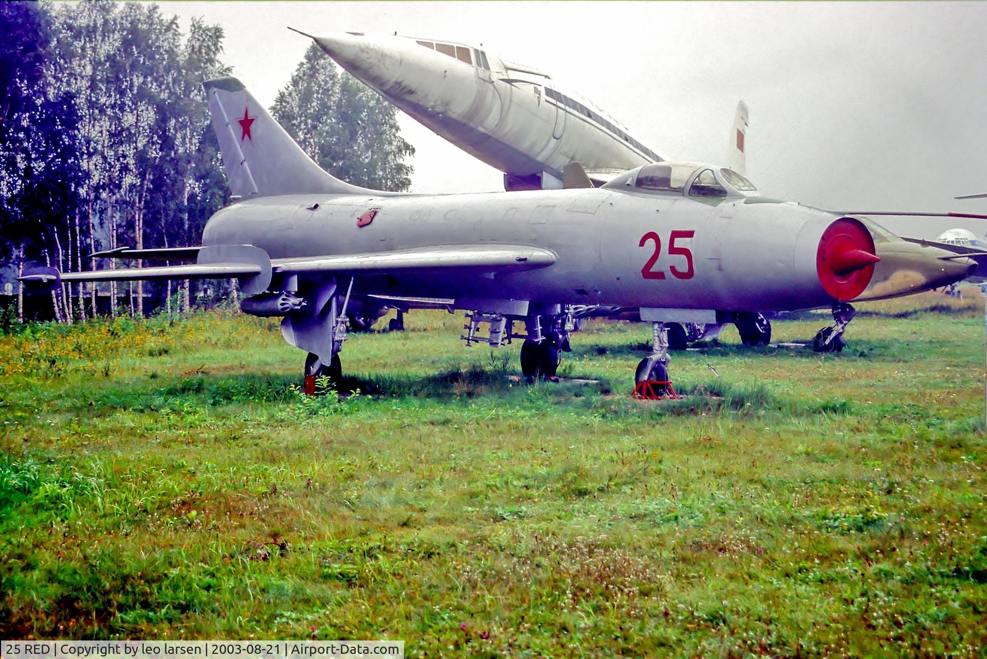 25 RED, 1961 Sukhoi SU-7B C/N 1707, Monino Museum Moscow 21.8.03