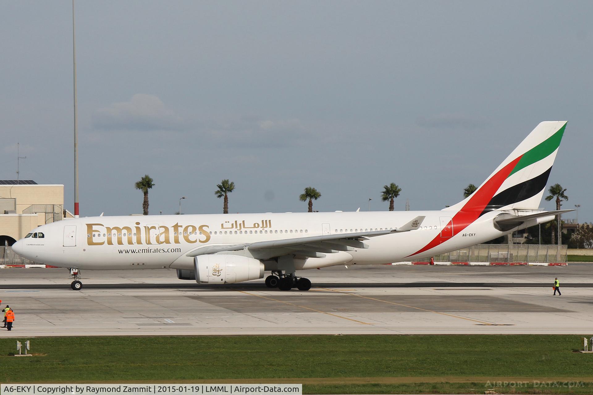 A6-EKY, 2000 Airbus A330-243 C/N 328, A330 A6-EKY Emirates Airlines