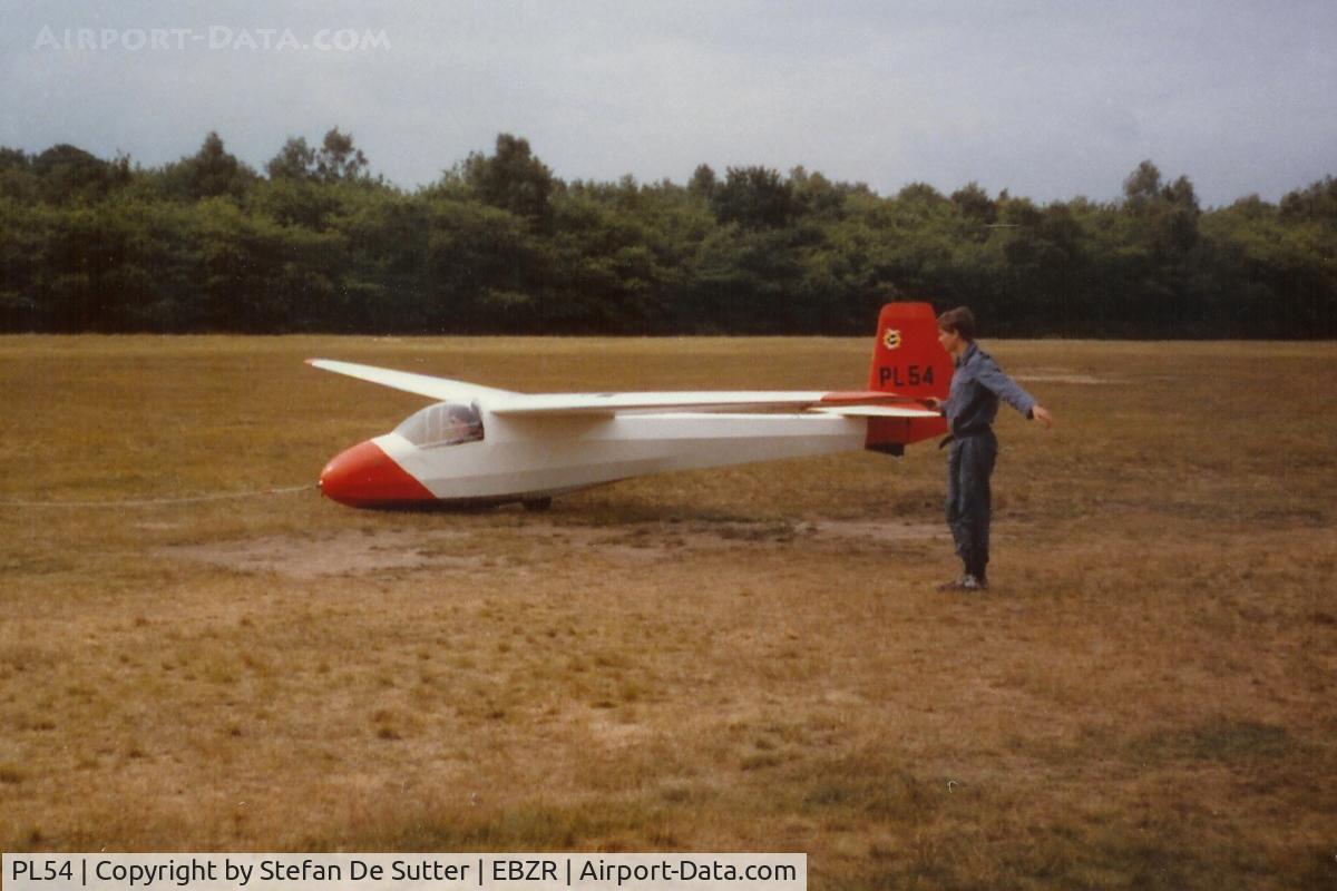 PL54, Schleicher Ka-8B C/N 8366, Ready for another start.