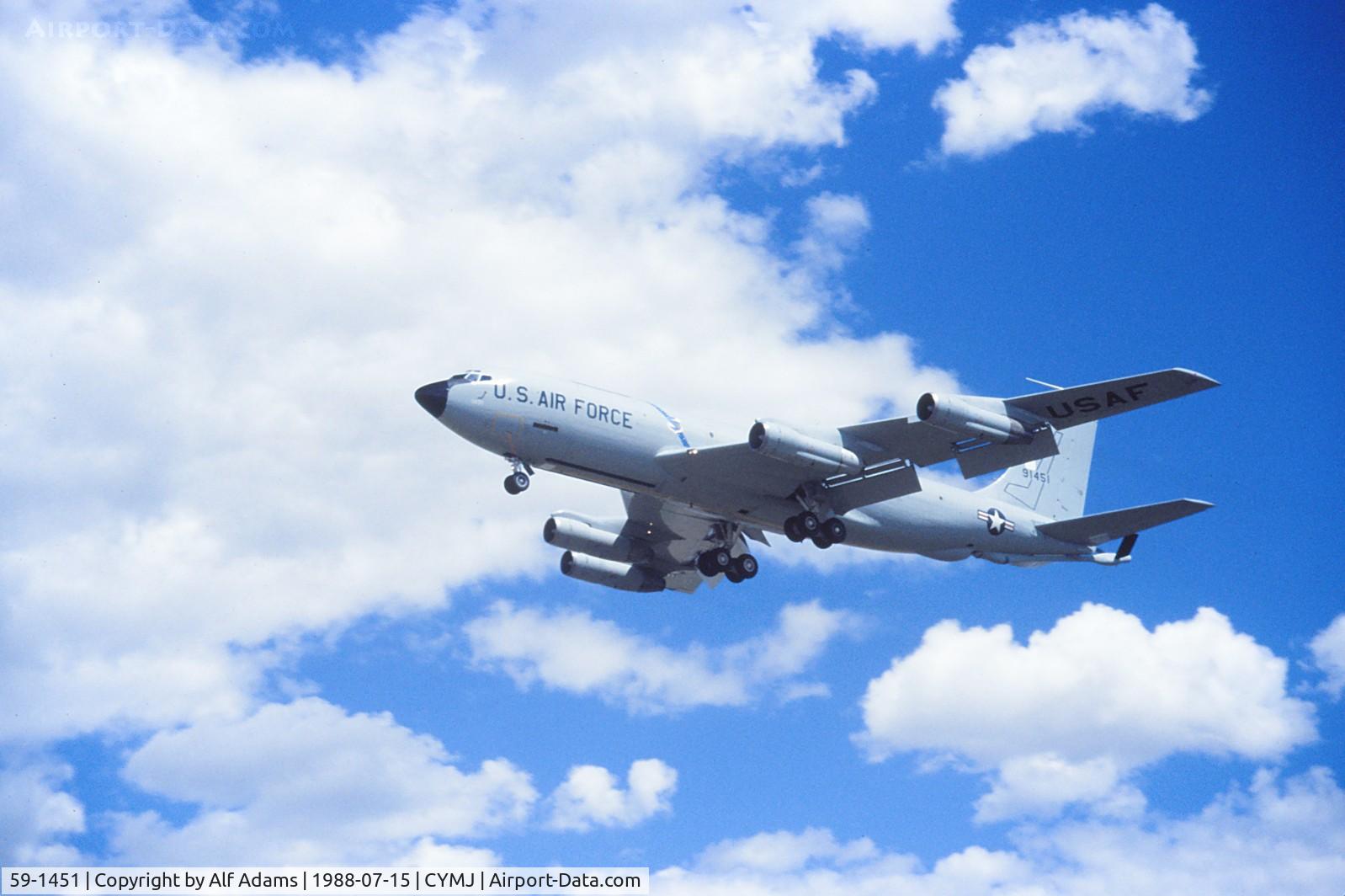 59-1451, 1959 Boeing KC-135E Stratotanker C/N 17939, KC-135 59-1451 on approach to Canadian Forces Base Moose Jaw, Saskatchewan, Canada for the annual airshow in 1988.