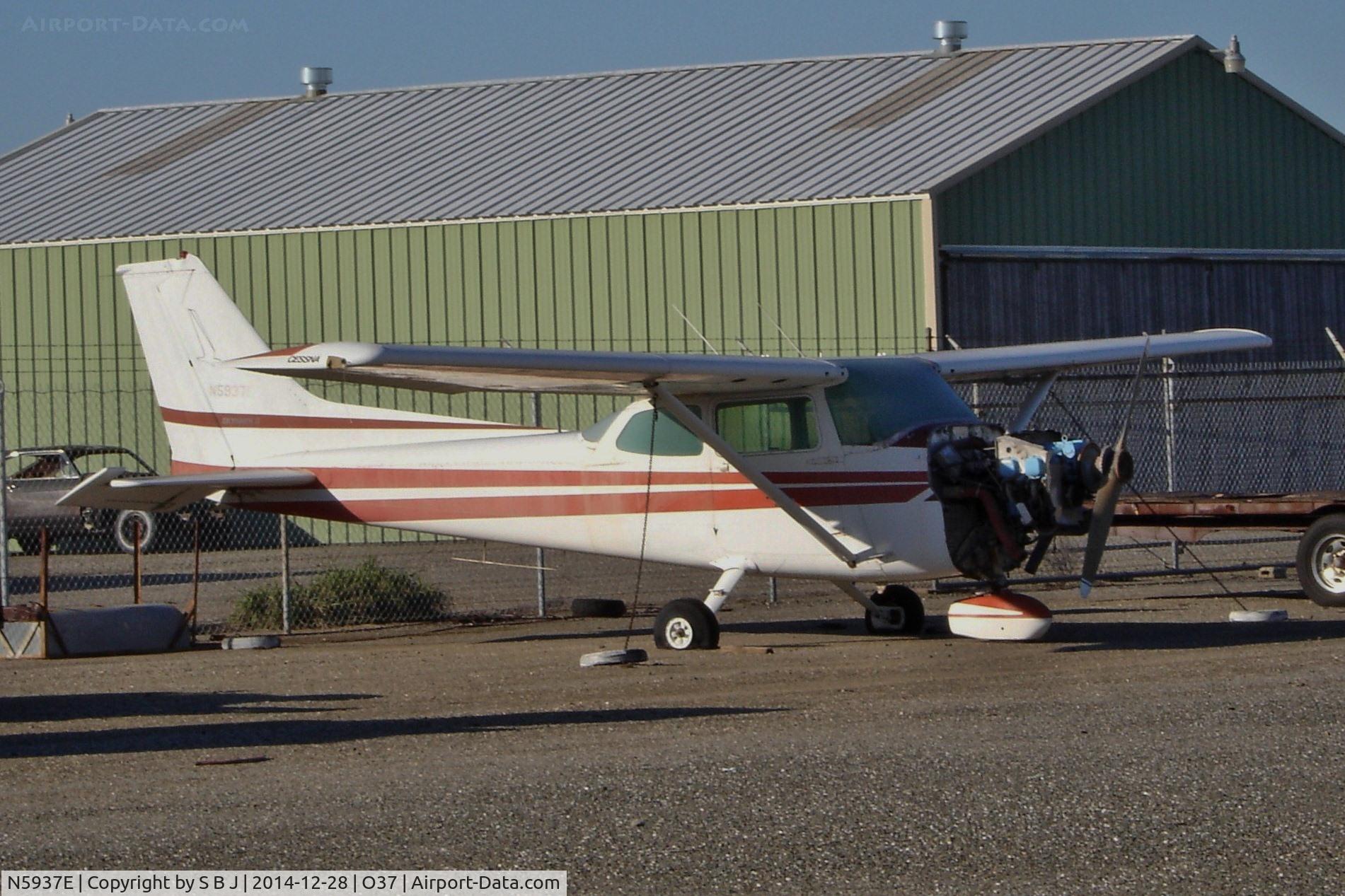 N5937E, 1978 Cessna 172N C/N 17271967, Sad fate for a very good plane.37E has been like this for over ten years.