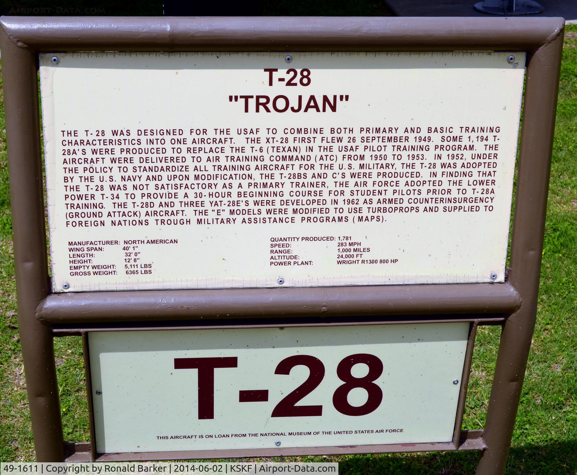 49-1611, North American GT-28A Trojan C/N 159-123, LMTC Parade Field