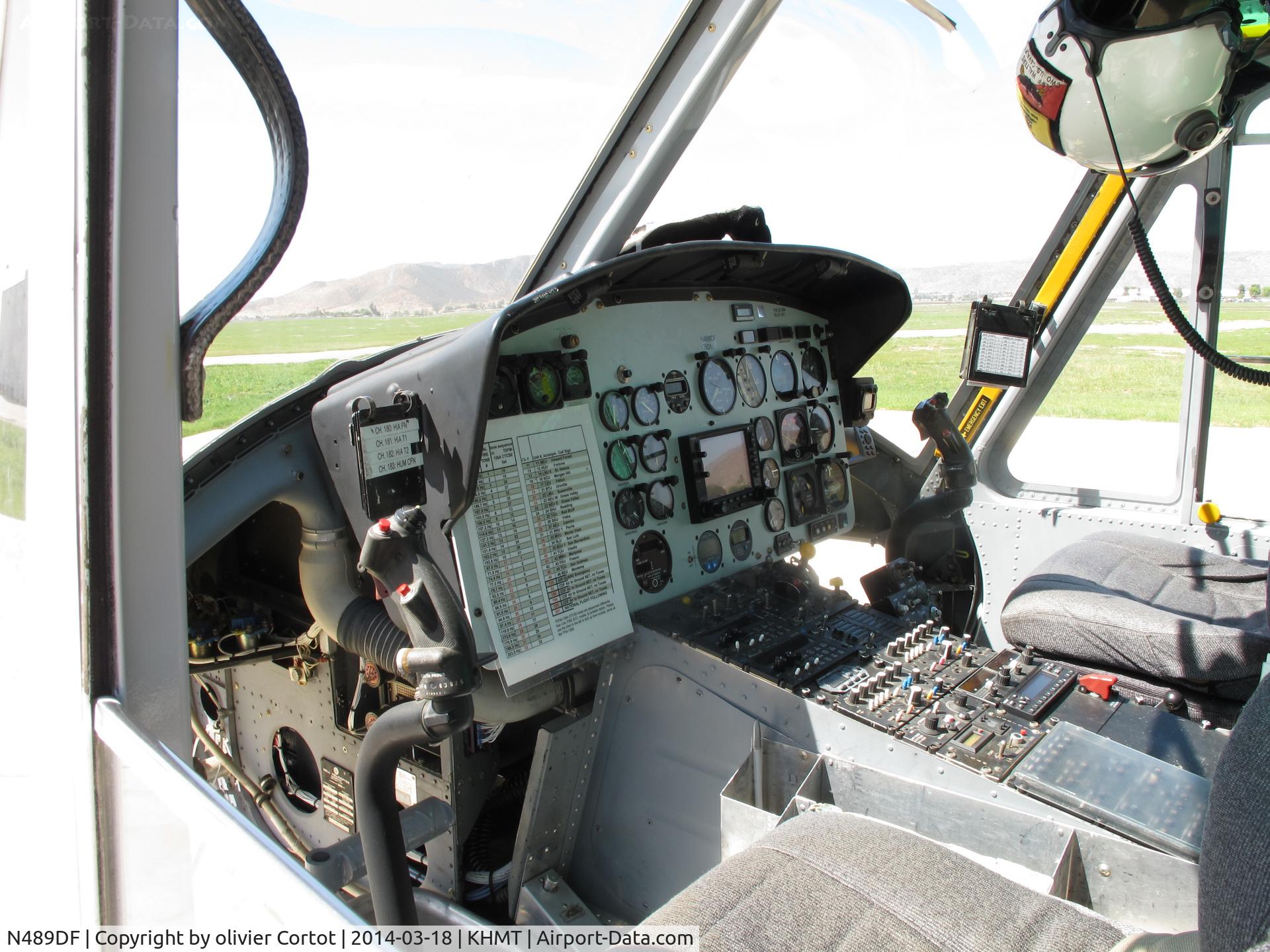 N489DF, 1969 Bell UH-1H Iroquois C/N 12224, the cockpit