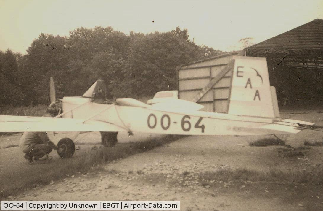 OO-64, 1971 Evans VP-1 Volksplane C/N not found OO-64, OO-64 in front of Paul's little hangar at Ghent airfield.Paul Verplancke crashed with the OO-64 near Moorsele (EBMO) on 1983-09-24 and died a few minutes later.