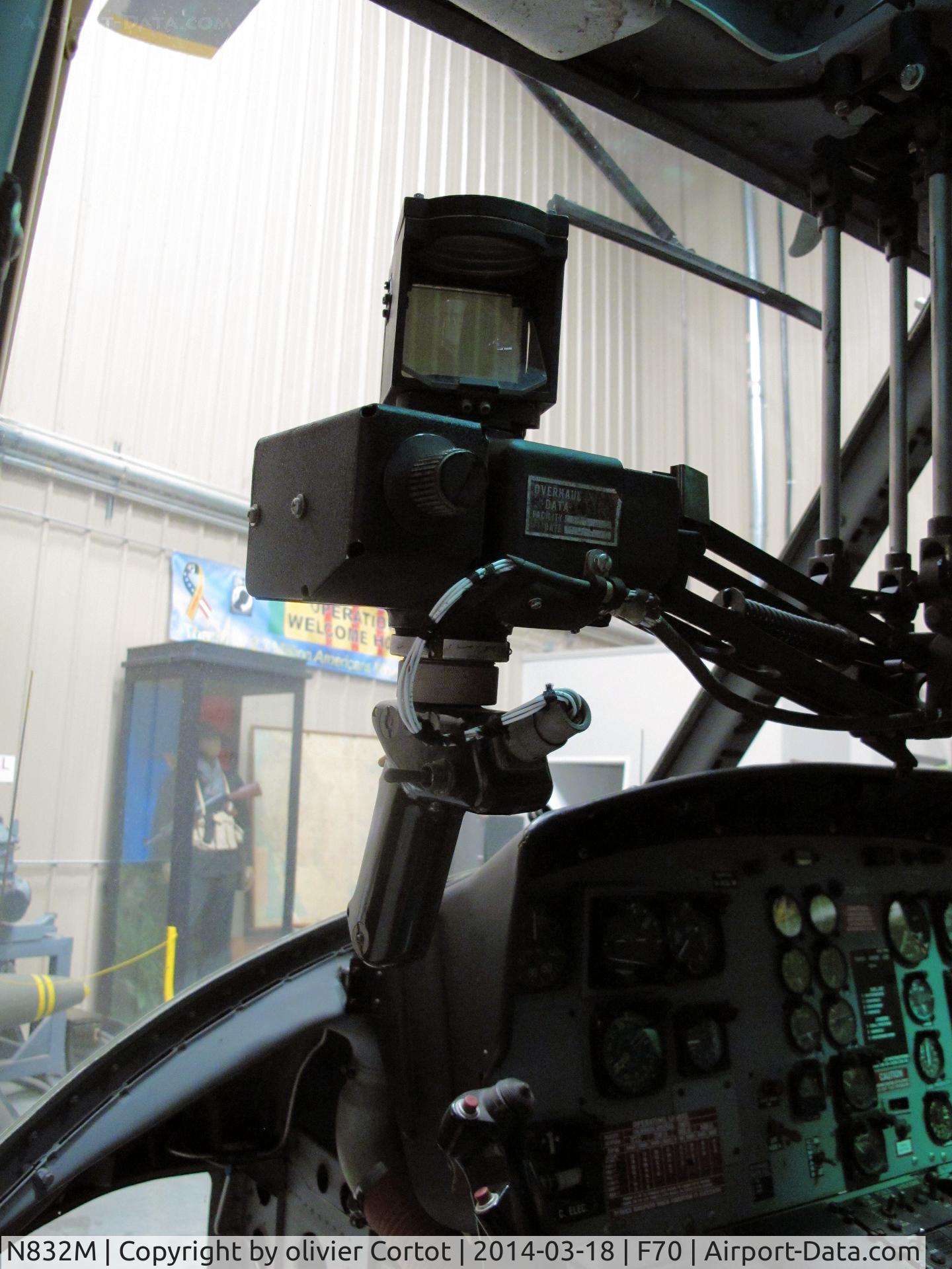 N832M, 1963 Bell UH-1B Iroquois C/N 604, the gunsight