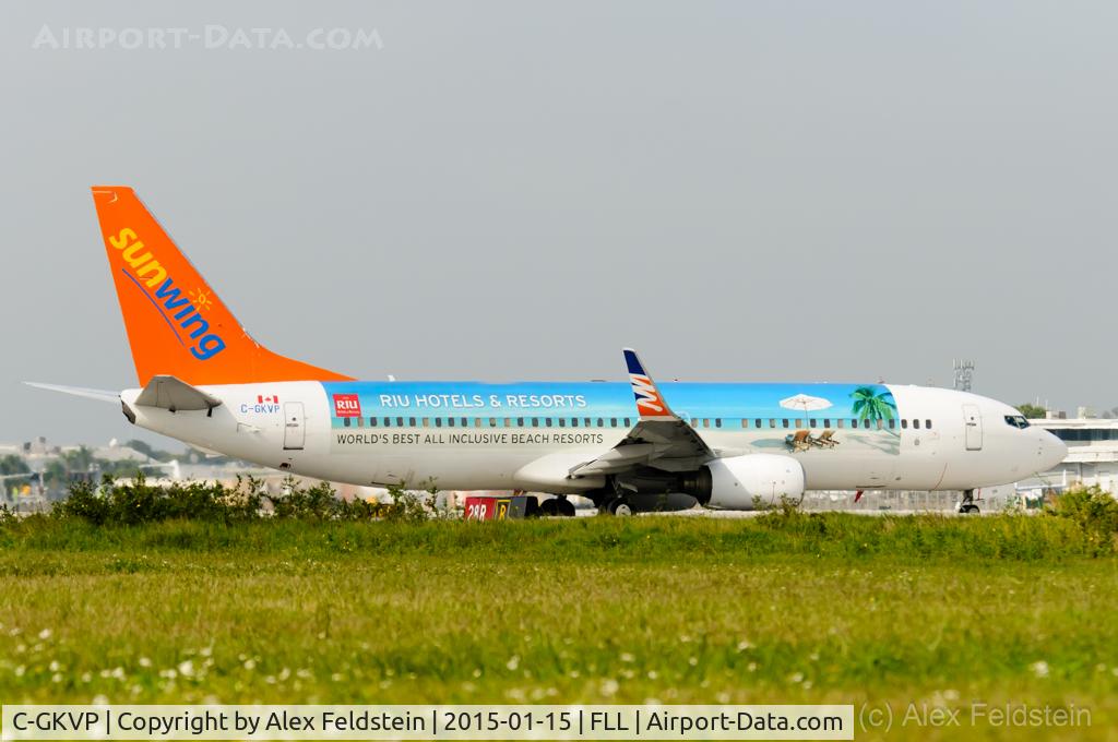 C-GKVP, 2002 Boeing 737-8K5 C/N 32907, Ft. Lauderdale