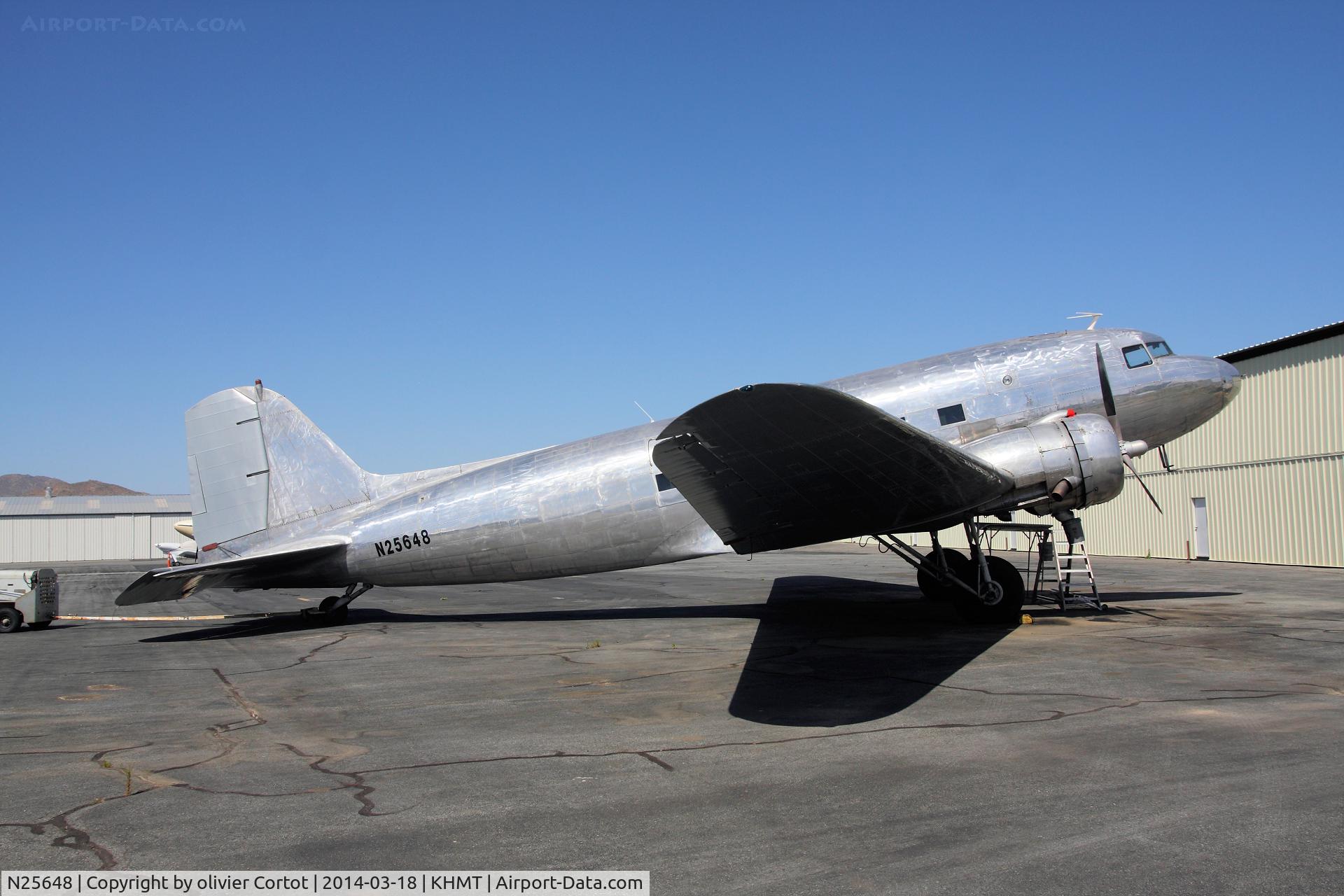 N25648, 1940 Douglas DC-3-G202A C/N 2236, still flying ?