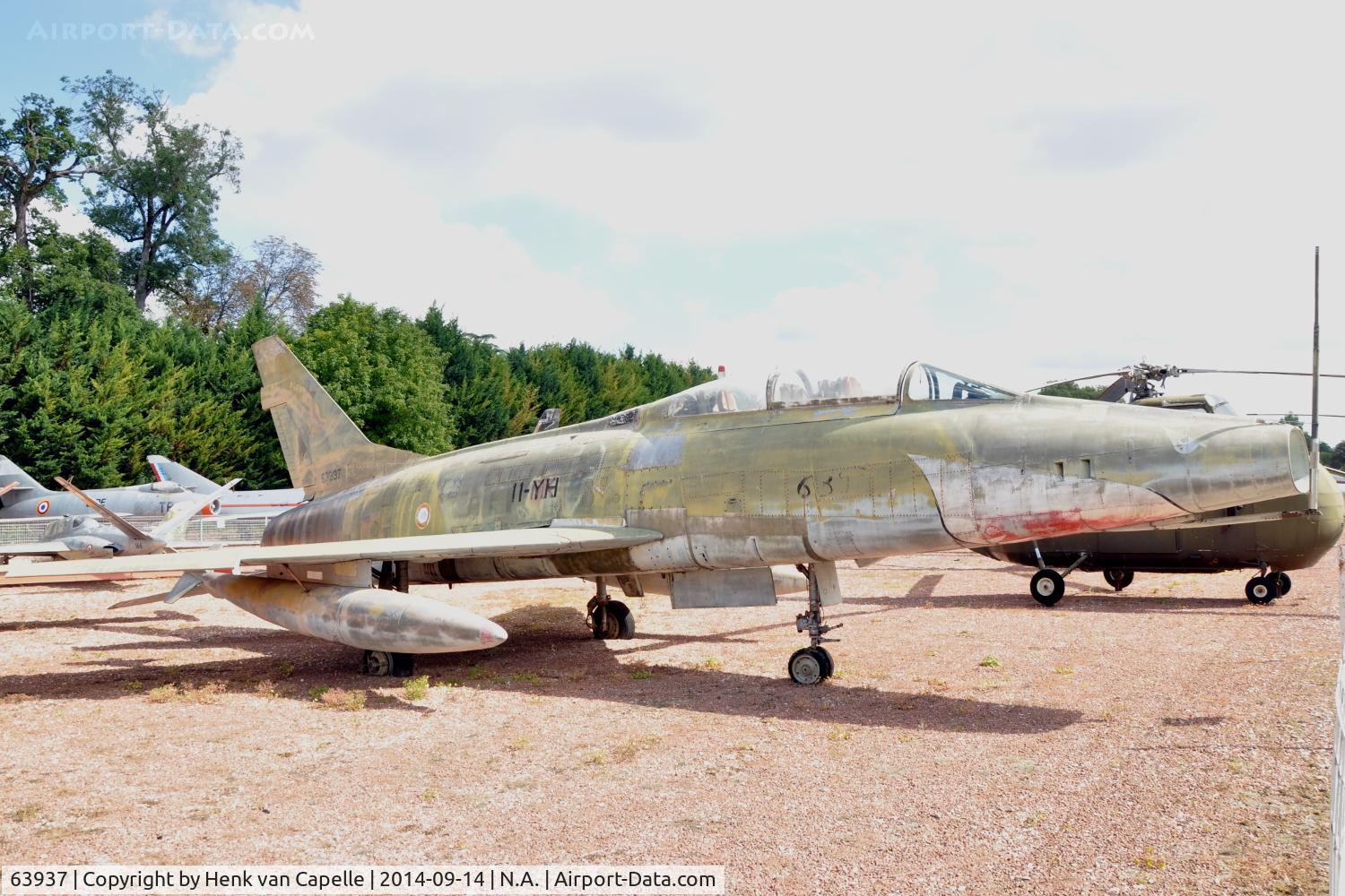 63937, 1956 North American F-100F Super Sabre C/N 243-213, North American F-100F Super Sabre two-seat fighter of the Armee de l' Air at the Chateau de Savigny aircraft museum.