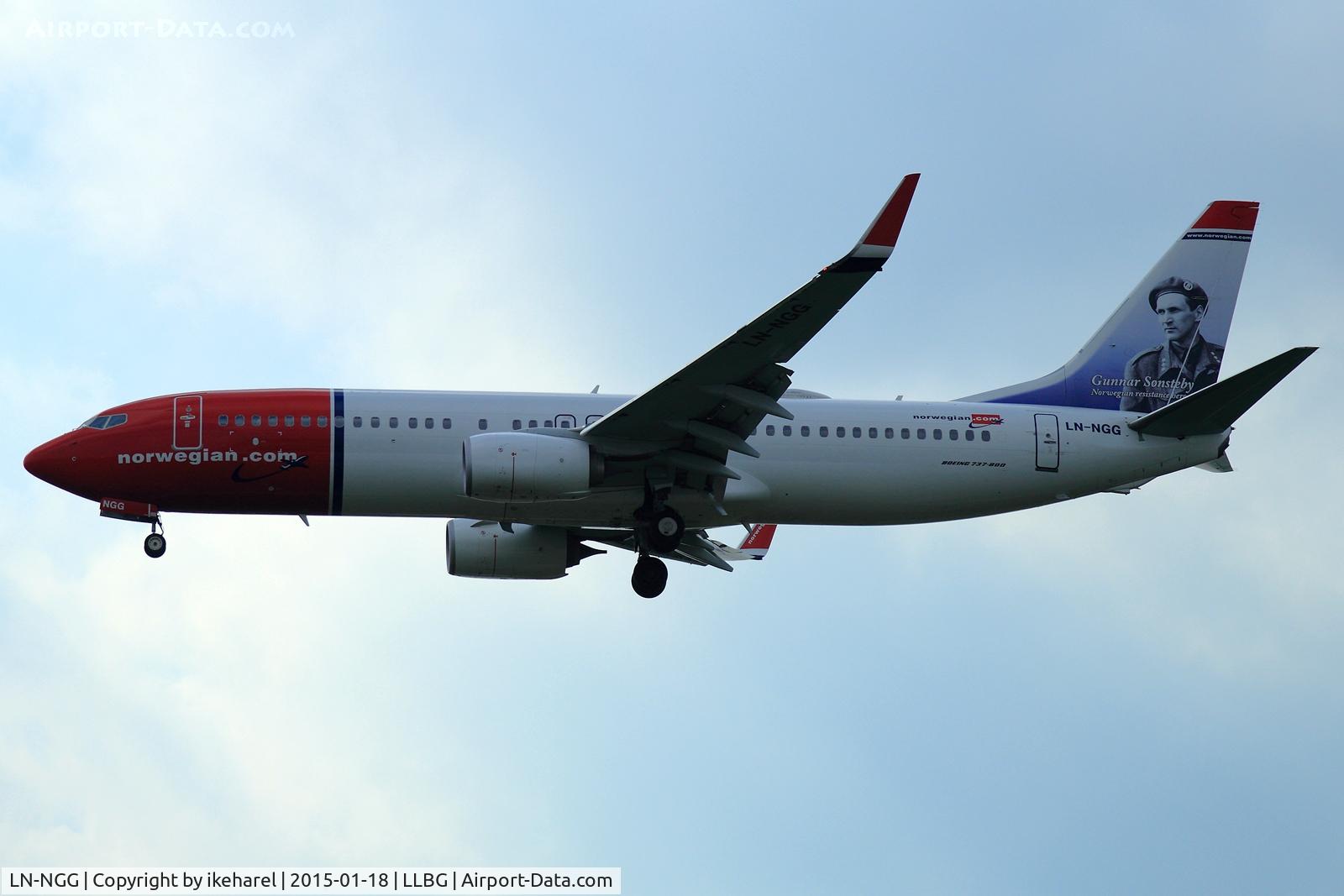 LN-NGG, 2012 Boeing 737-8JP C/N 39018, Landing on runway 12, cloudy day, managed backlight. The painting on its tails is a portrait of Gunnar Sonsteby, a resistance hero.