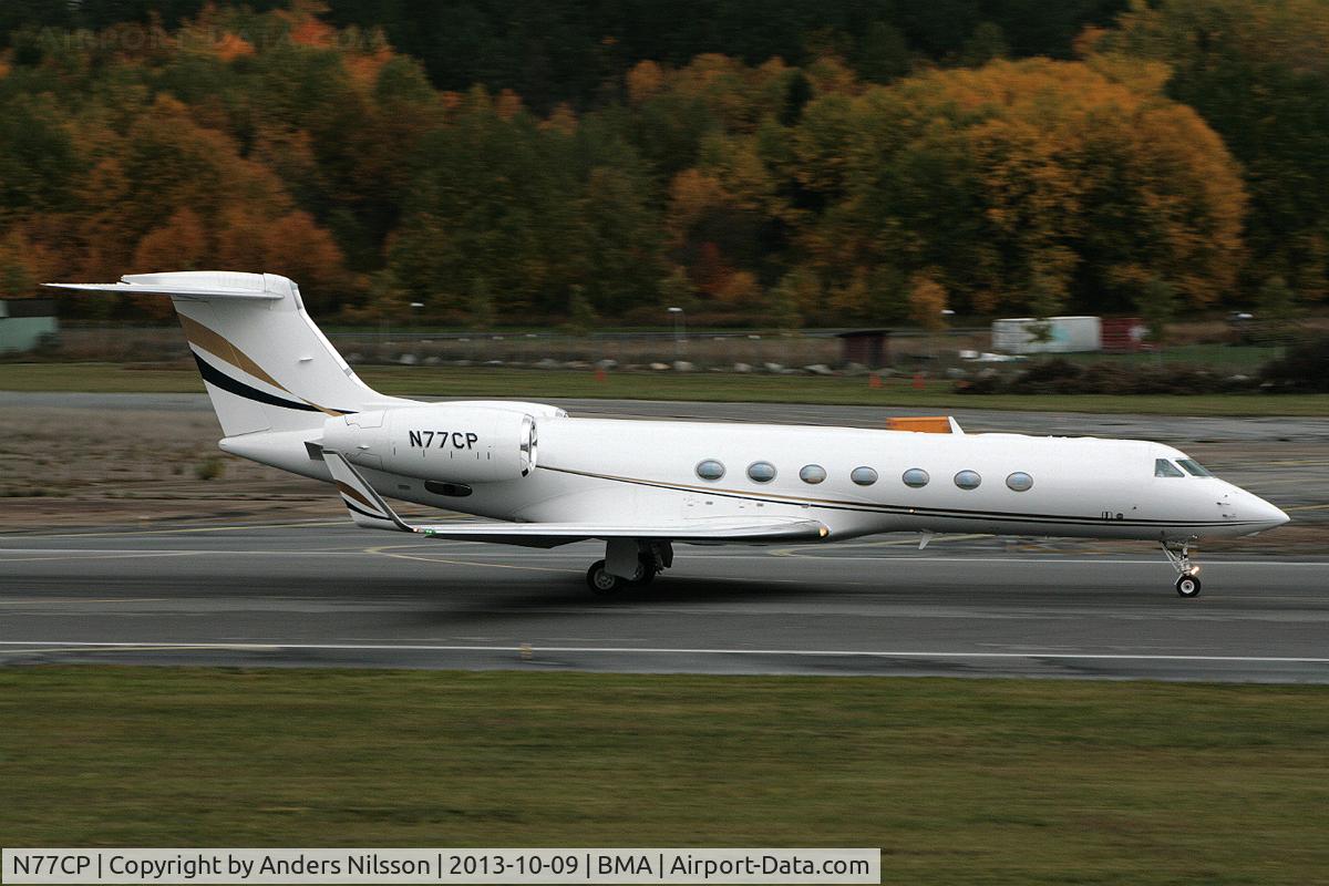 N77CP, 1999 Gulfstream Aerospace G-V C/N 565, Departing runway 30.