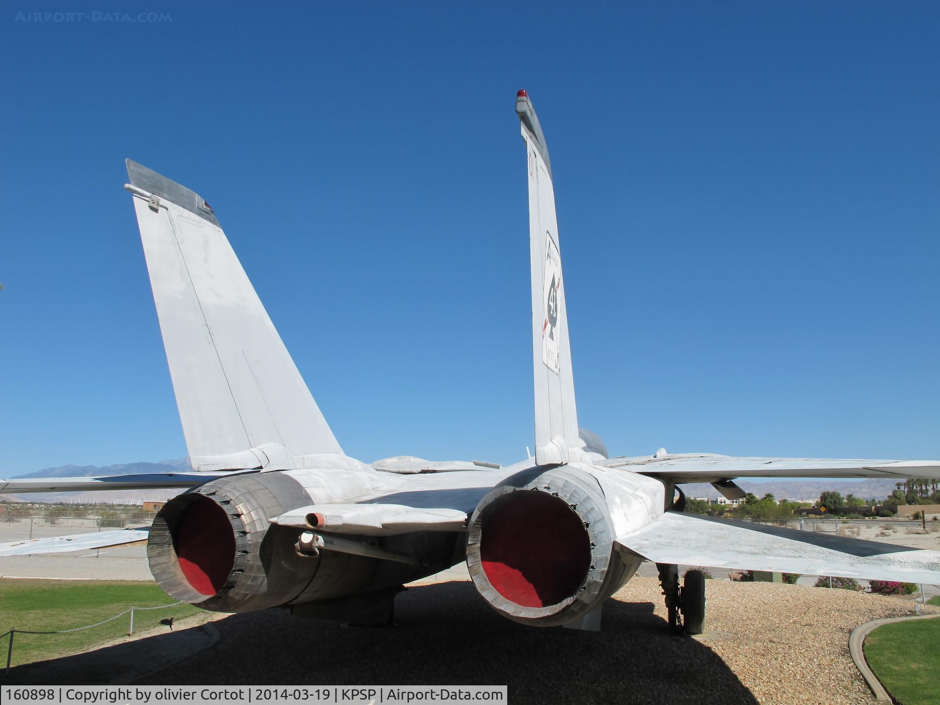 160898, Grumman F-14A Tomcat C/N 327, rear view