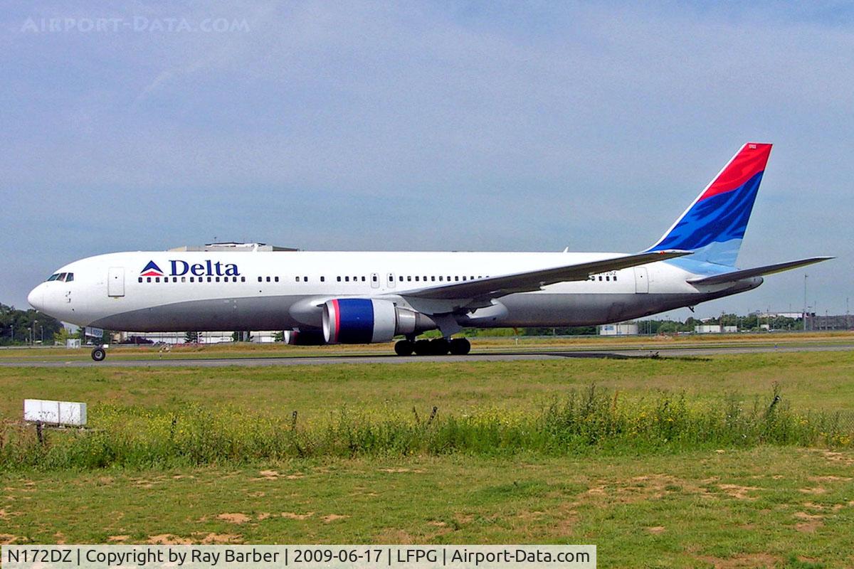 N172DZ, 1998 Boeing 767-332 C/N 29691, Boeing 767-332ER [29691] (Delta Air Lines) Paris-Charles De Gaulle~F 17/06/2009