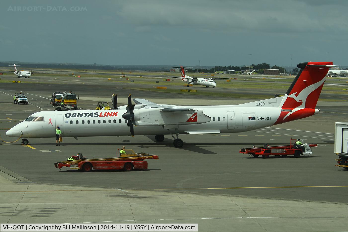 VH-QOT, 2009 De Havilland Canada DHC-8-402 Dash 8 C/N 4269, FROM THE DEPARTURES LOUNGE