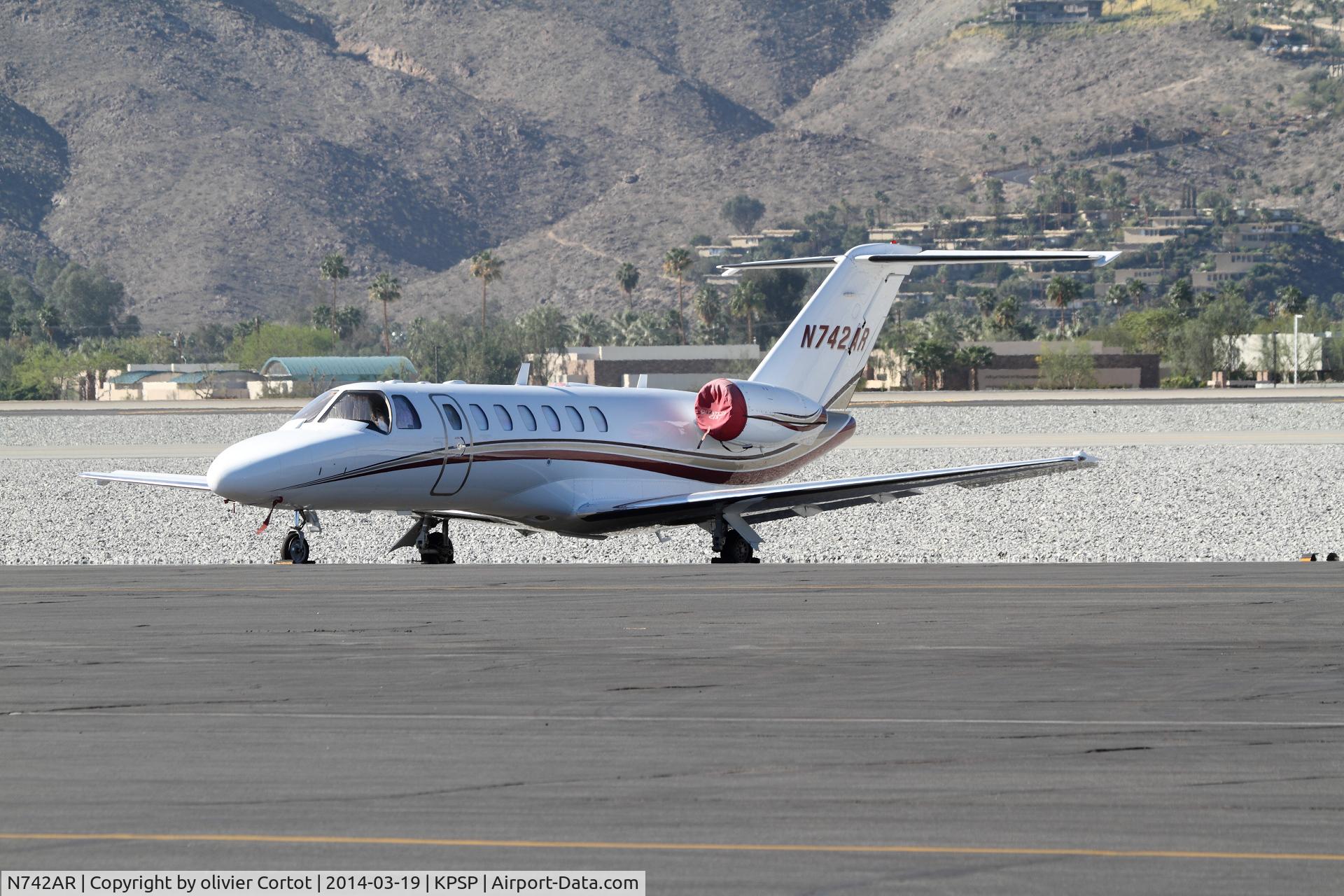 N742AR, 2006 Cessna 525B CitationJet CJ3 C/N 525B-0074, Palm springs airport