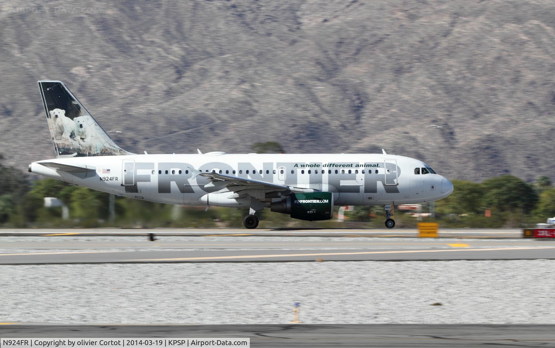 N924FR, 2003 Airbus A319-111 C/N 2030, landing at Palm Springs