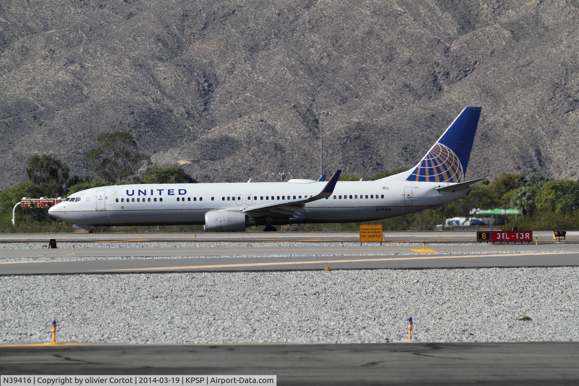 N39416, 2008 Boeing 737-924/ER C/N 37093, leaving Palm Springs