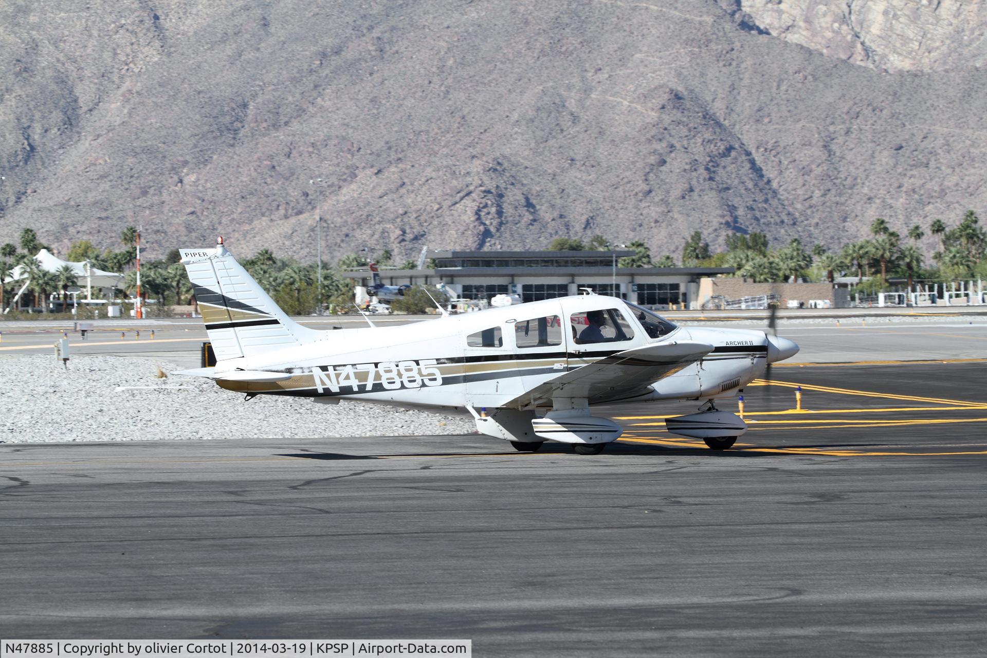 N47885, 1977 Piper PA-28-181 Archer C/N 28-7890148, taxiing at Palm Springs