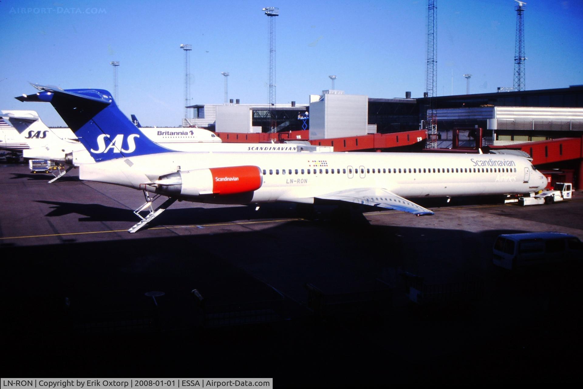 LN-RON, 1992 McDonnell Douglas MD-81 (DC-9-81) C/N 53347, LN-RON in ARN MAY01