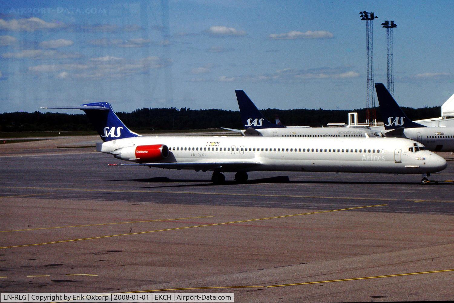 LN-RLG, 1986 McDonnell Douglas MD-82 (DC-9-82) C/N 49423, LN-RLG in ARN JUL00