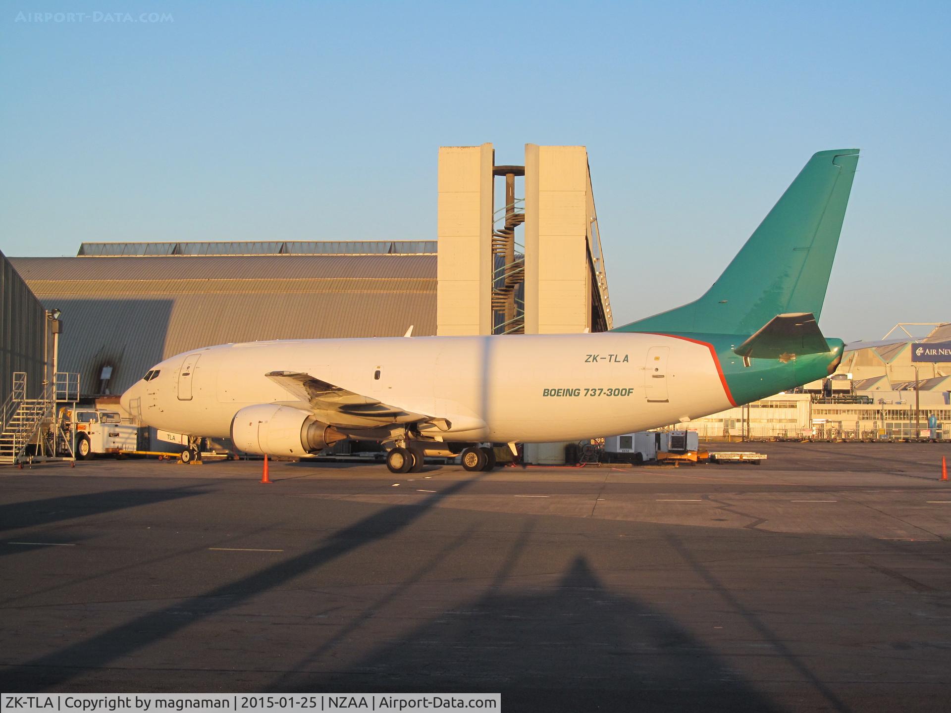 ZK-TLA, 1987 Boeing 737-3B7F C/N 23383, nice angle for once