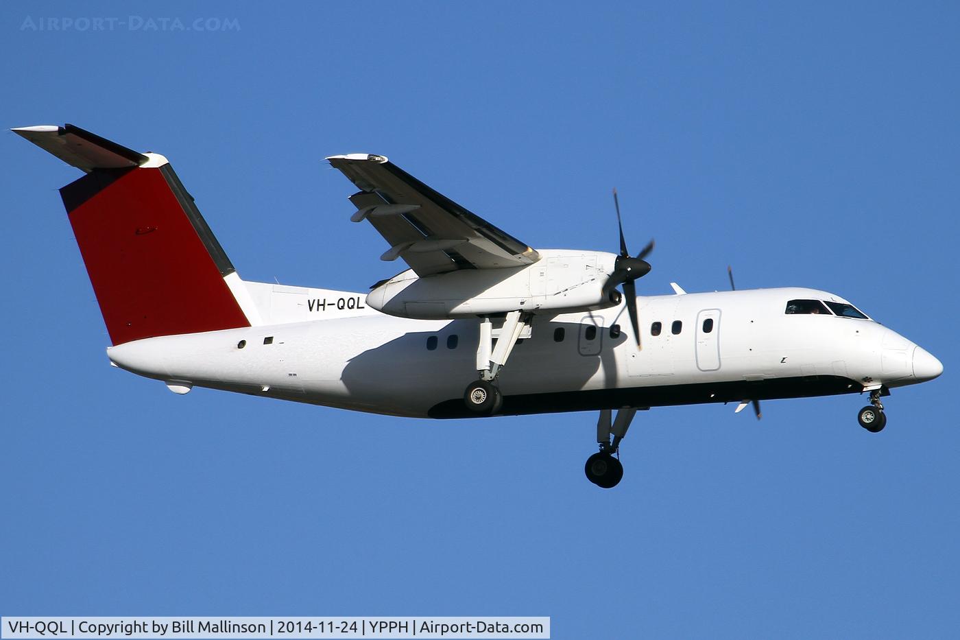 VH-QQL, 1994 De Havilland Canada DHC-8-102 Dash 8 C/N 388, finals to 24
