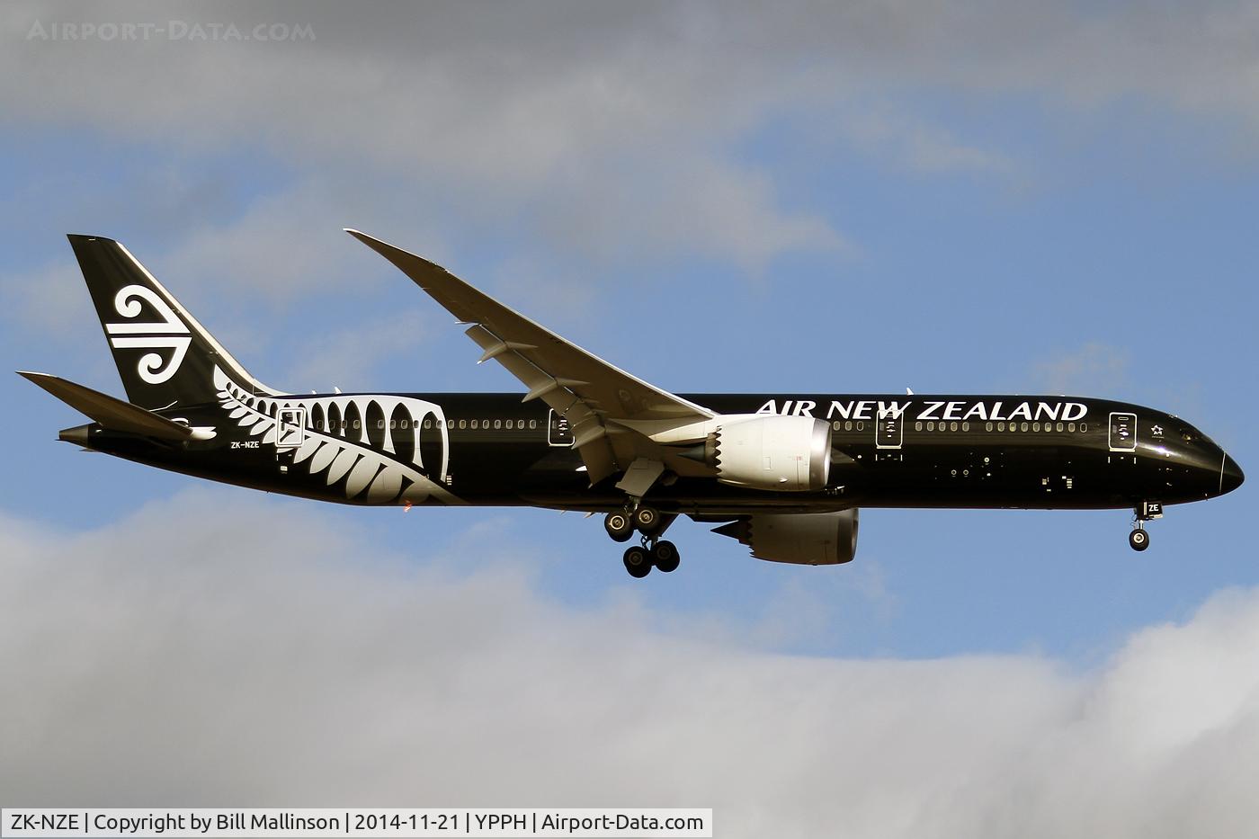 ZK-NZE, 2014 Boeing 787-9 Dreamliner C/N 34334, finals to 21