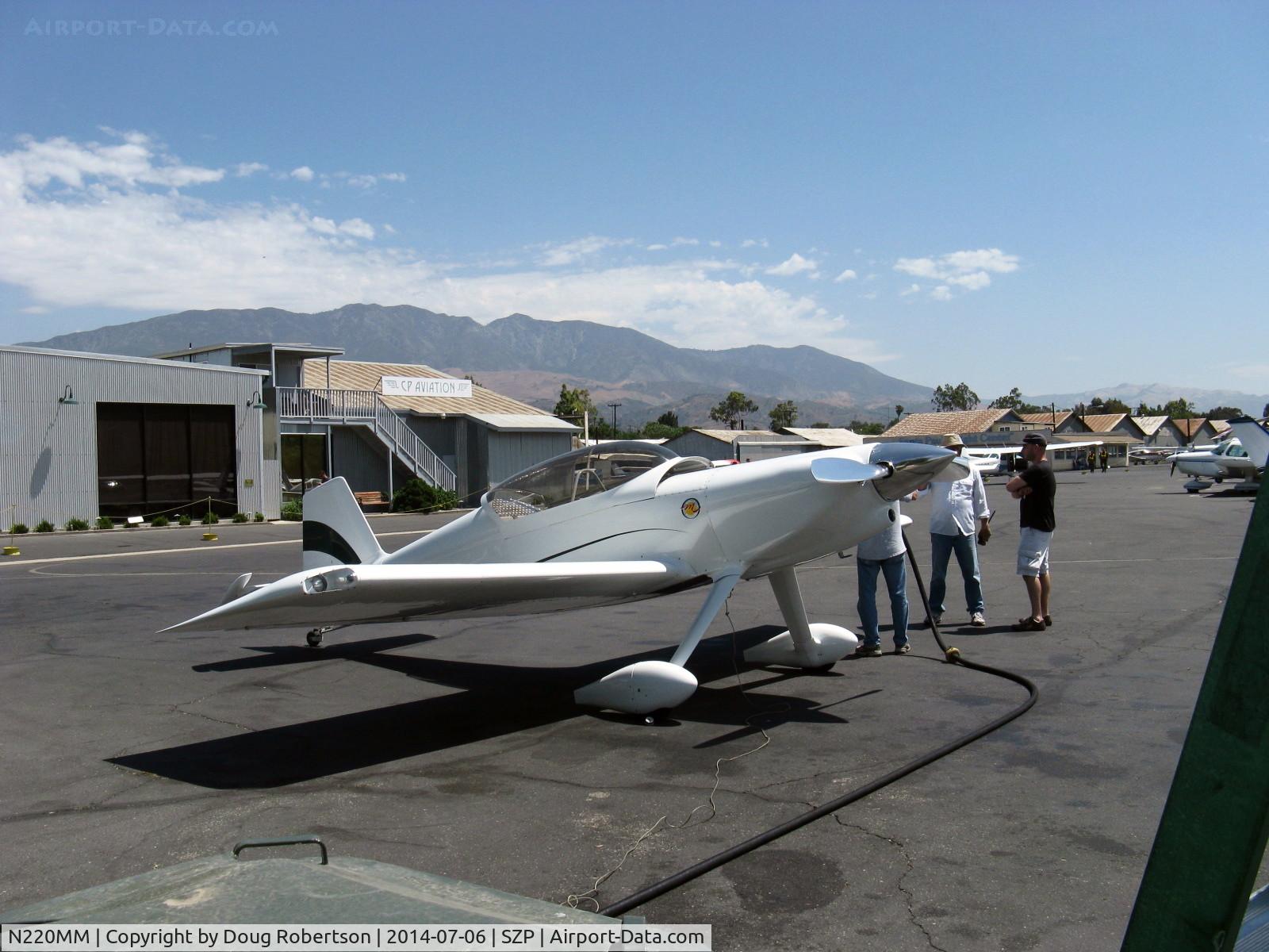 N220MM, 2001 Harmon Rocket II C/N 279, 2001 Hogan Harmon Rocket II 'Mollie Maguire', Lycoming IO-540 250 Hp, refueling